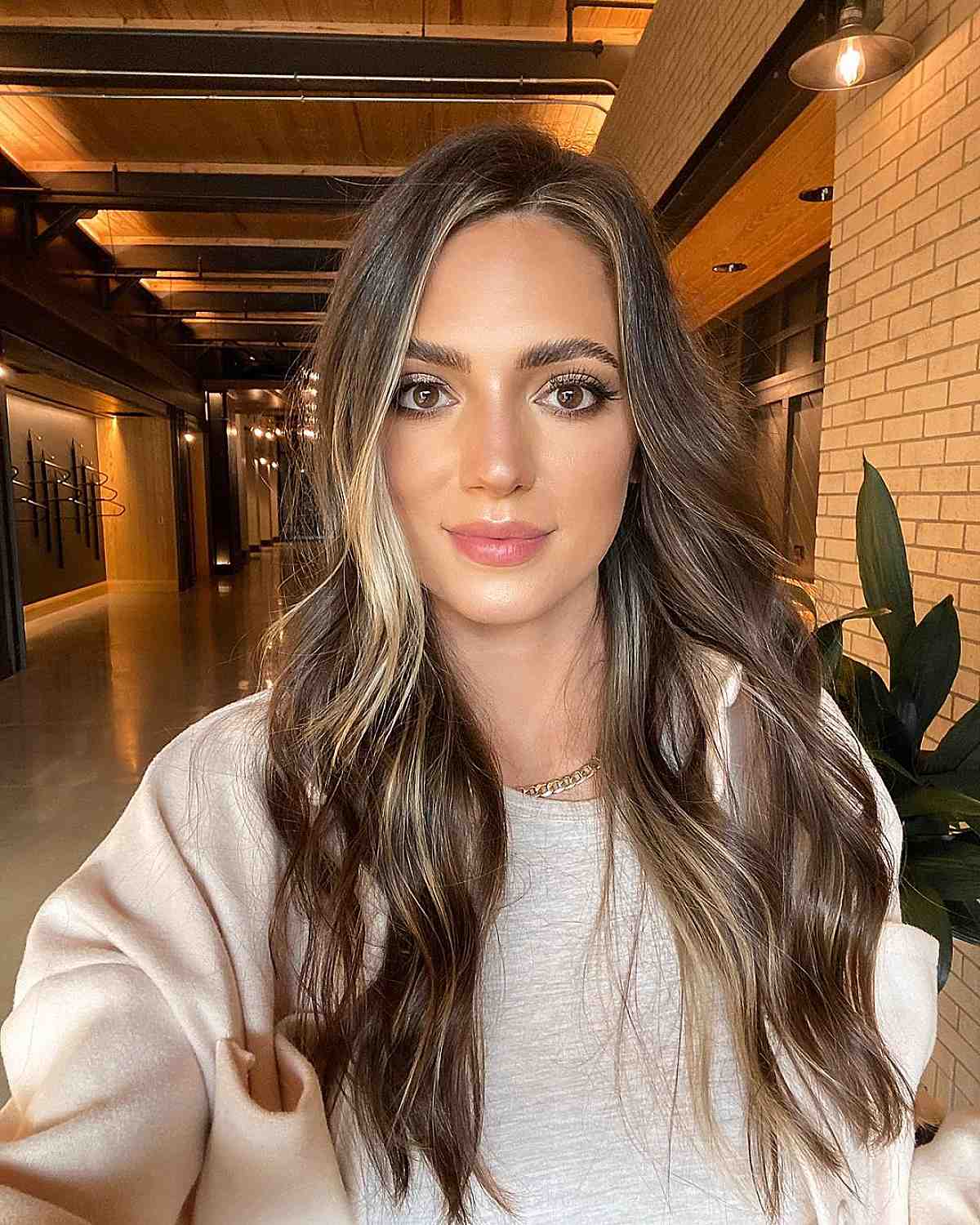 26 Stunning Money Piece Hair Highlights for a Face-Framing Trend