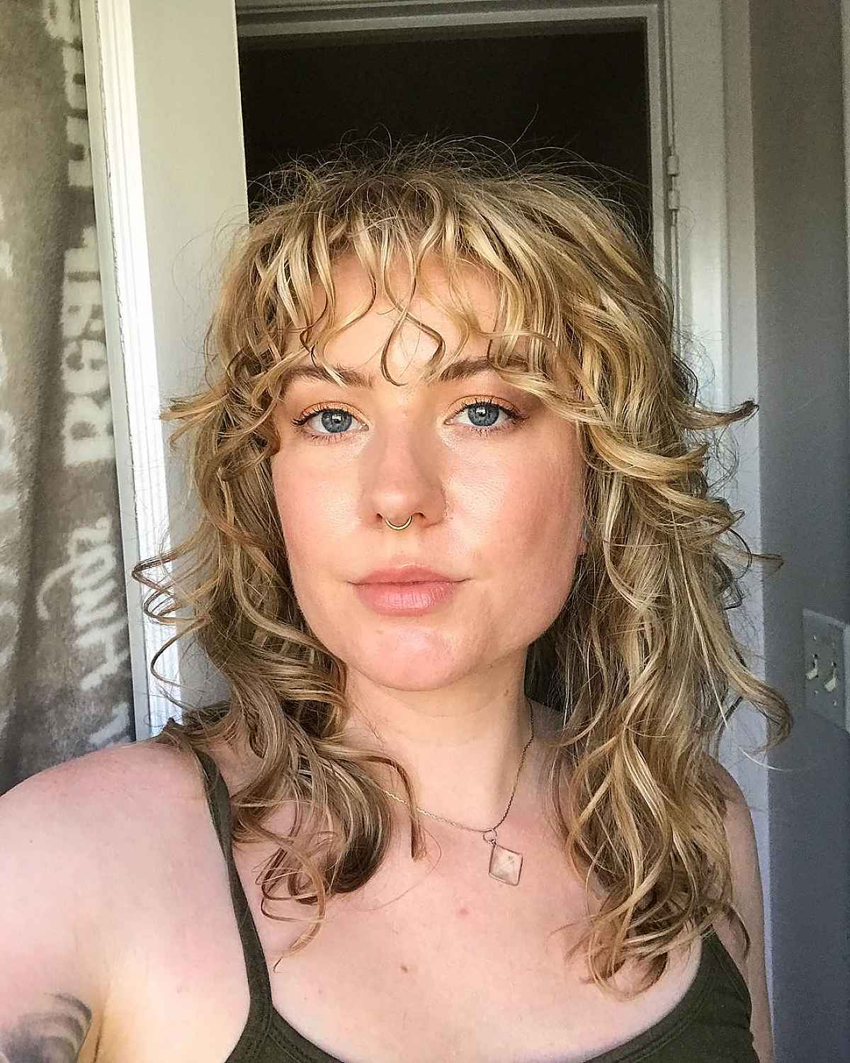26 Flattering Ways to Wear Bangs for Women with Small Foreheads