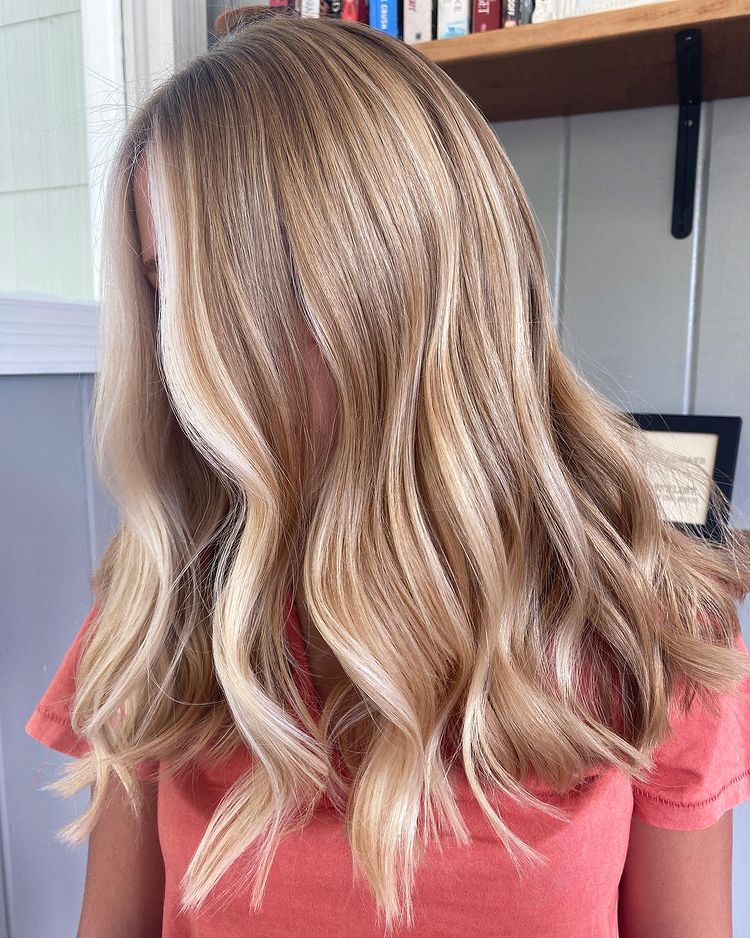 19 Examples That Prove White Blonde Hair Is In for 2021