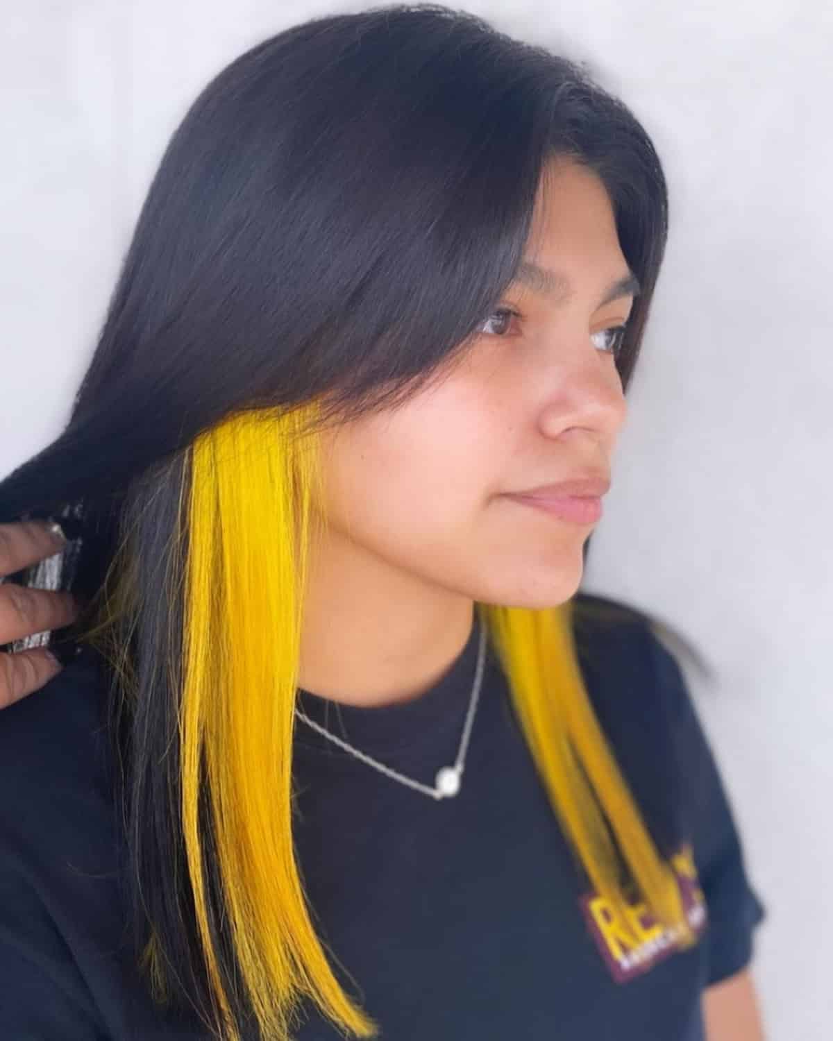 34 Peekaboo Highlights For Fun, Edgy Women (Photo Ideas)