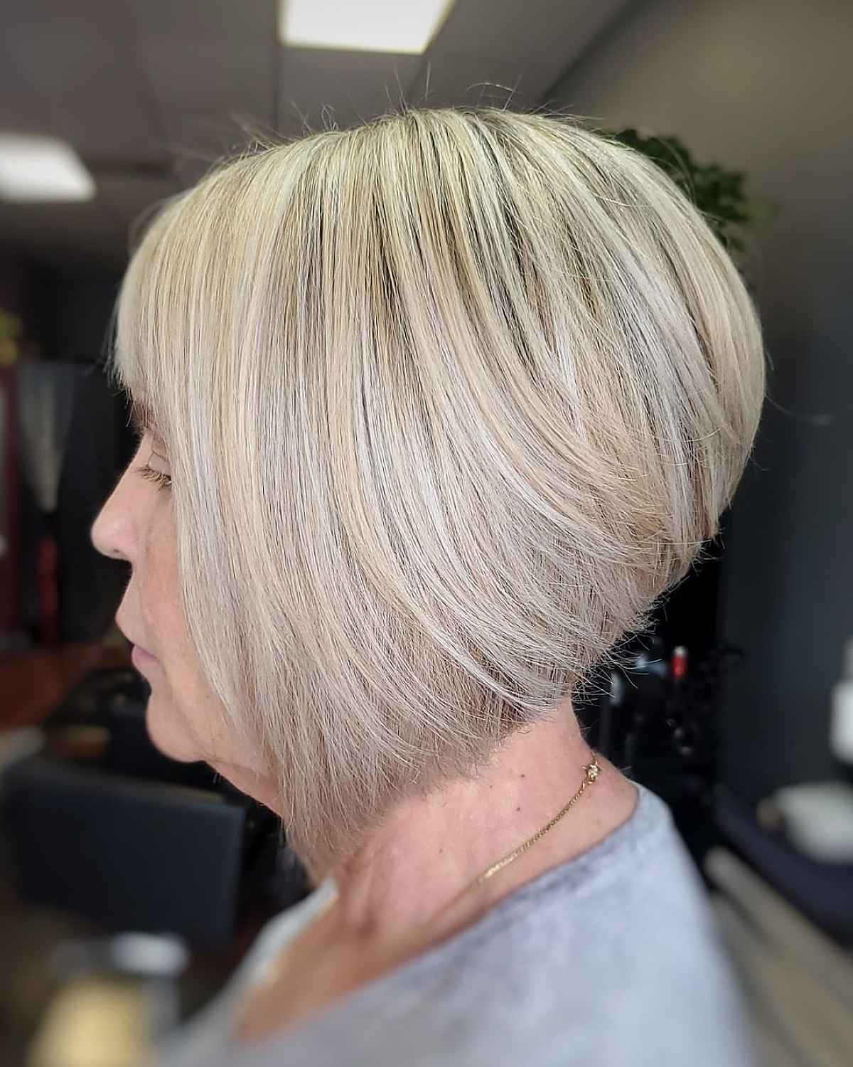 25 Stylish Wedge Haircuts for Women Over 60