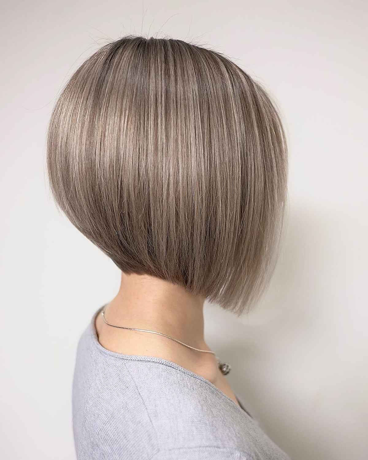 15 Best Short Straight Bob Haircuts for a Sleek Look