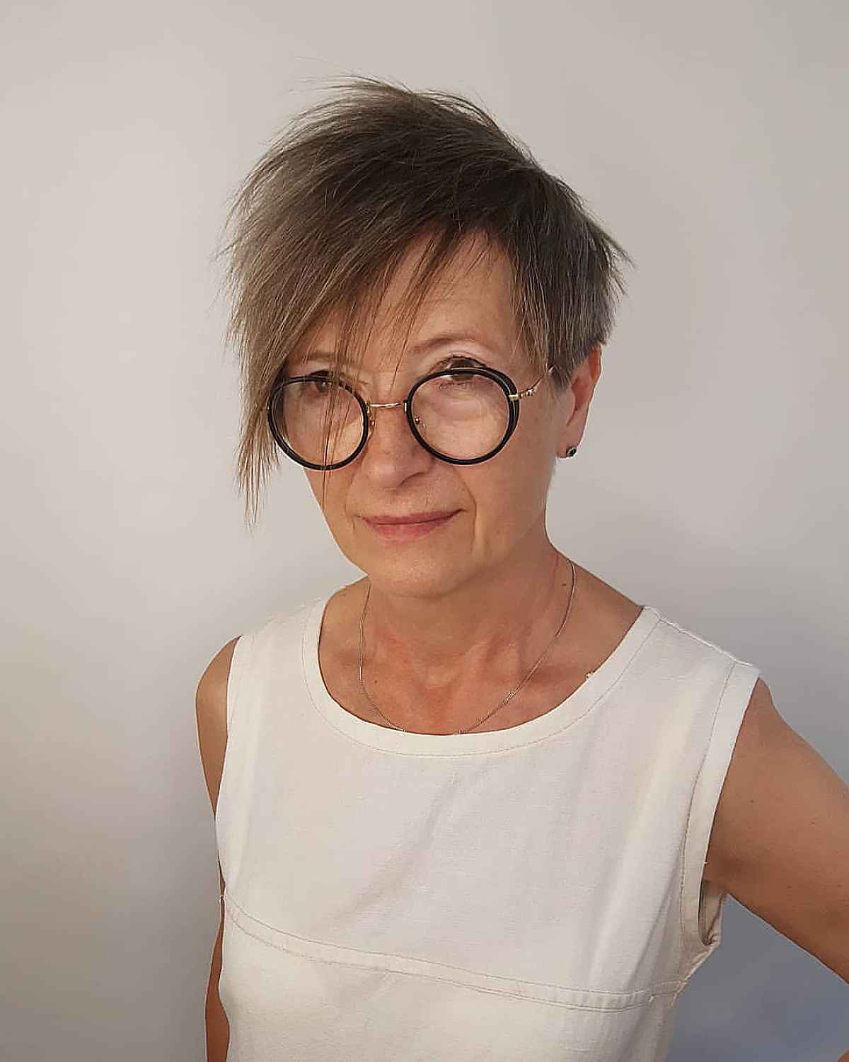 26 Youthful &amp; Stylish Short Haircuts for Women in Their 70s