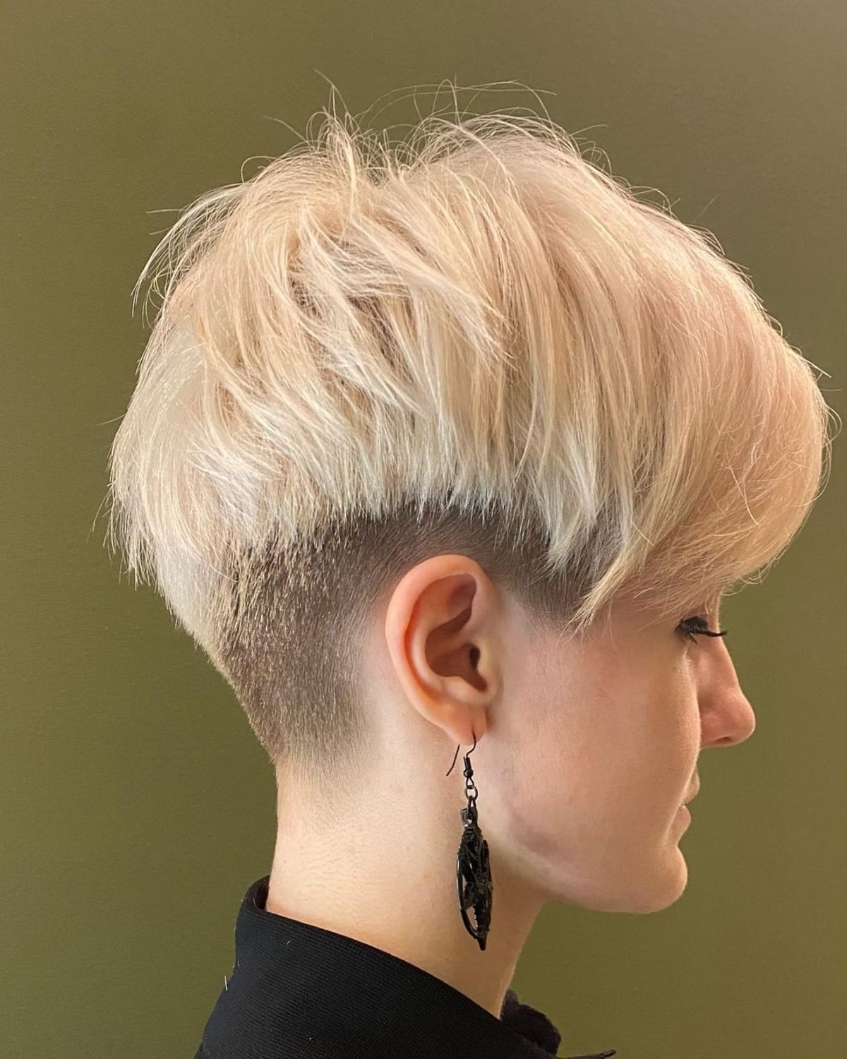 26 Eye-Catching Blonde Pixie Cut Ideas to Show Your Stylist