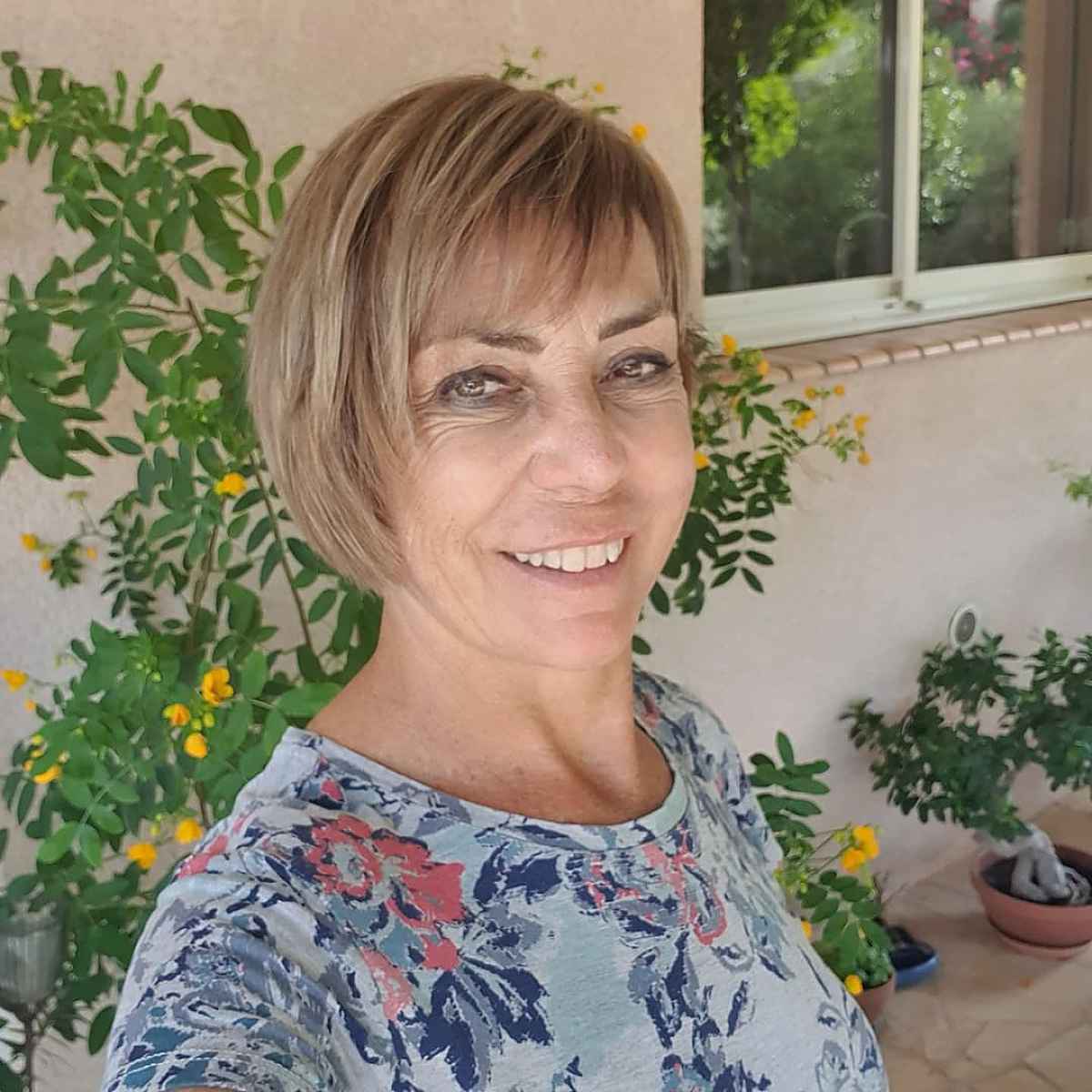 26 Lovely Layered Bob Haircuts for Ladies In Their 60s That Are Easy To Style