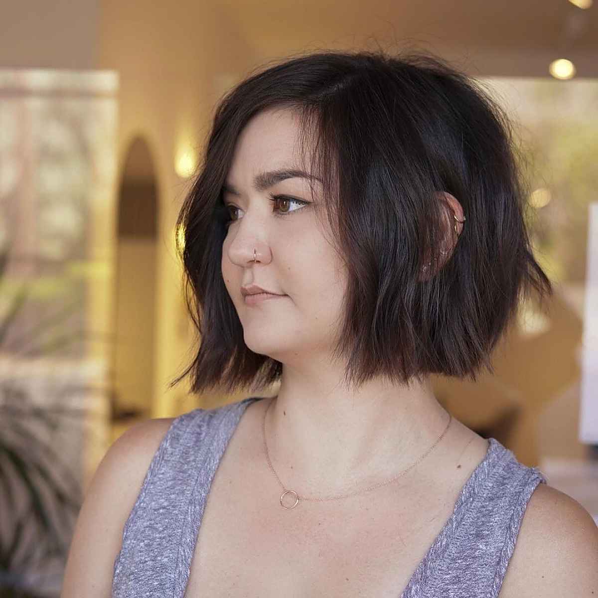 26 Slimming Hairstyles for Women with Full Faces (for Plus-Sized Women)