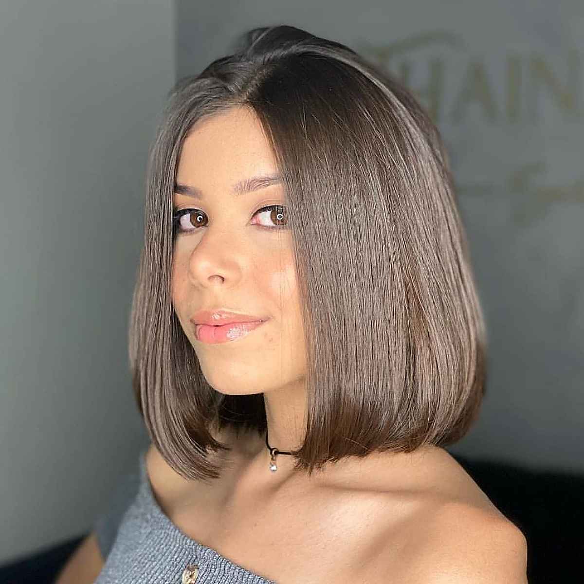 15 Flattering Long Bob Haircuts for Women with Full and Round Faces