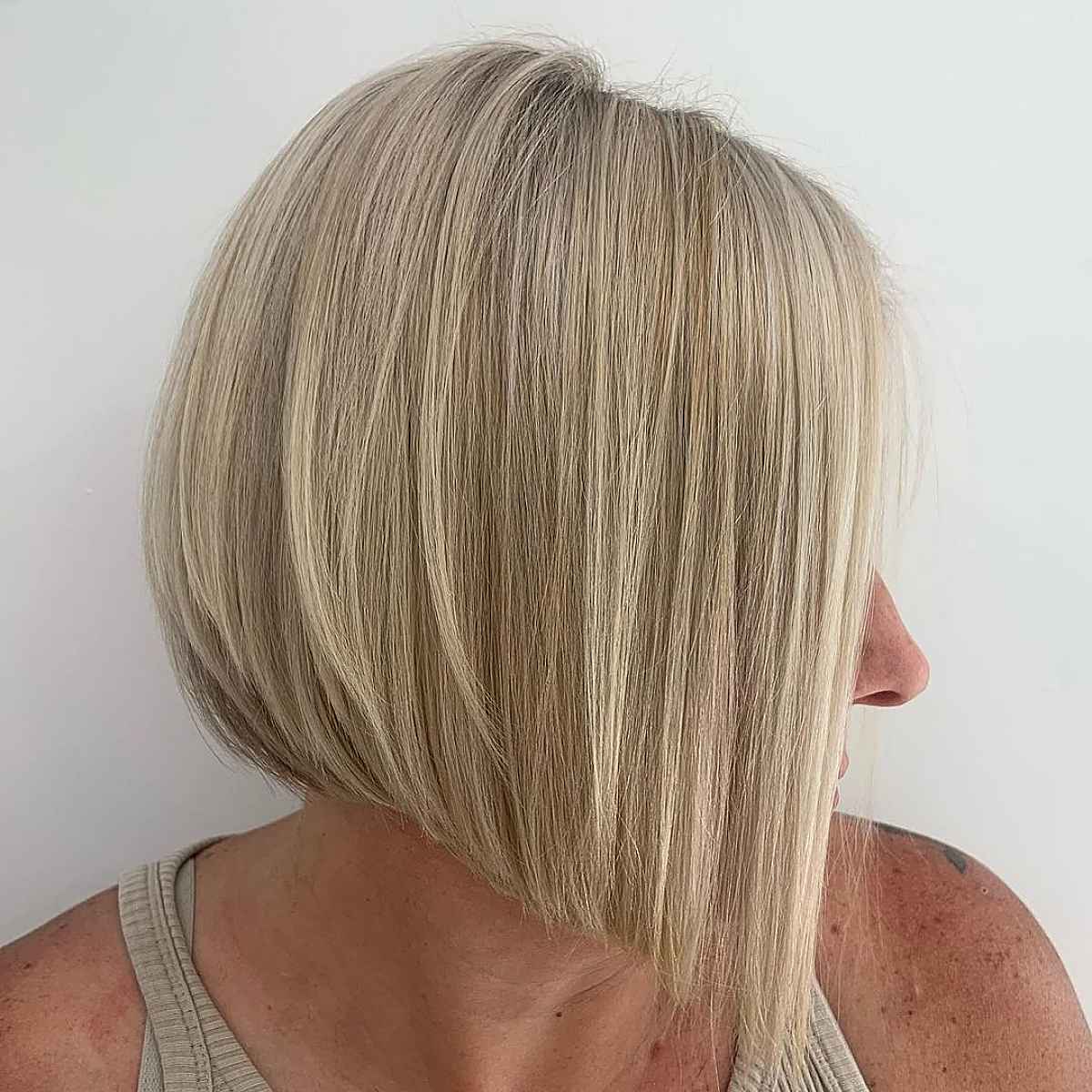 15 Best Short Straight Bob Haircuts for a Sleek Look