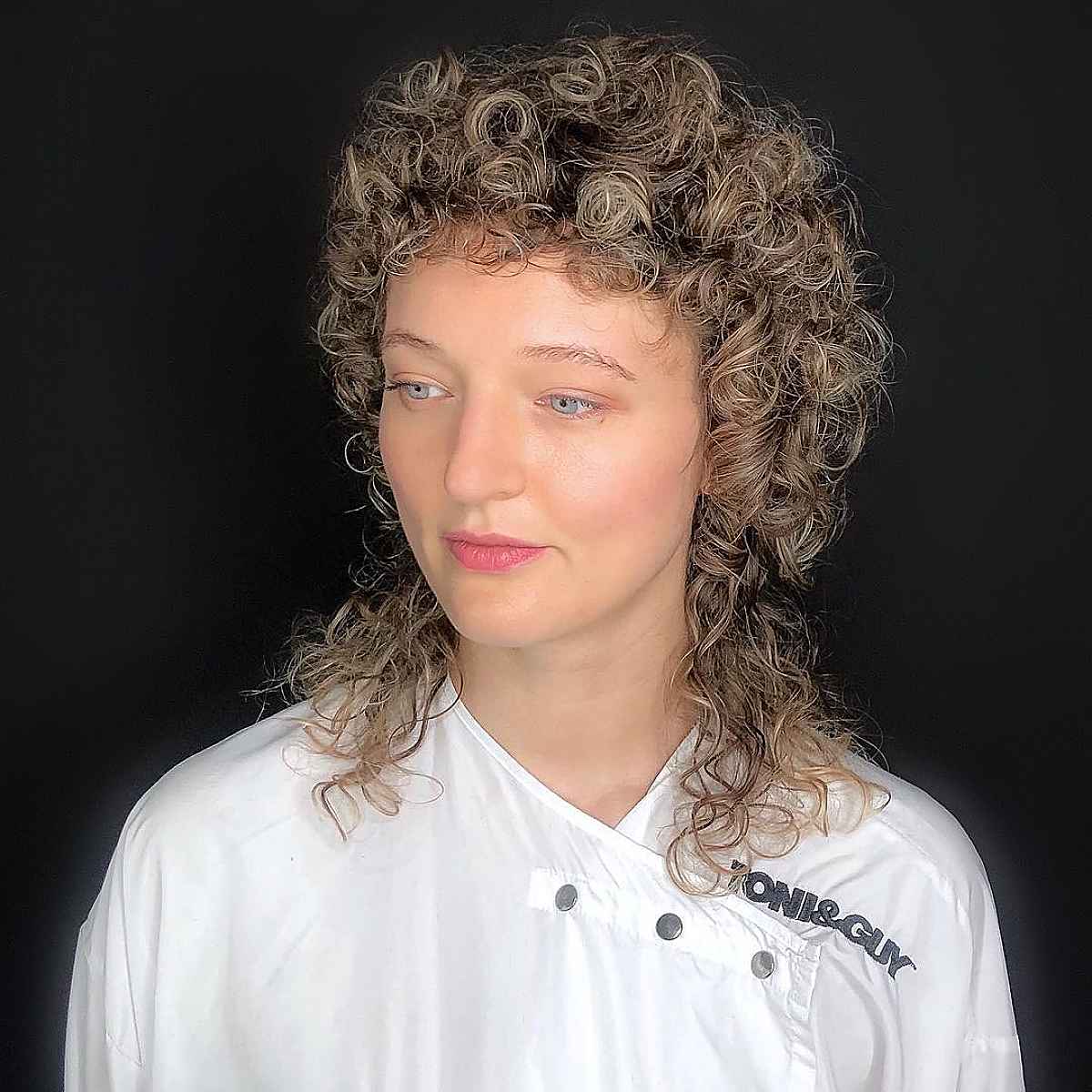 26 Modern Mullet Hairstyles for Girls with Curly Hair