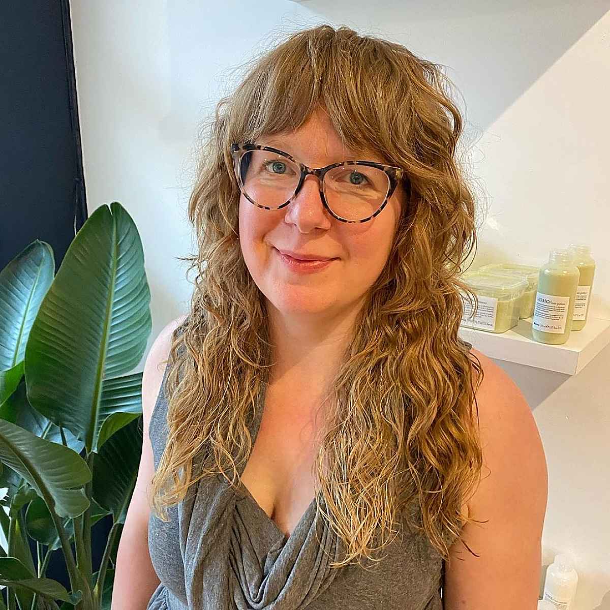 21 Best Ways to Get Curtain Bangs for Curly Hair Right Now
