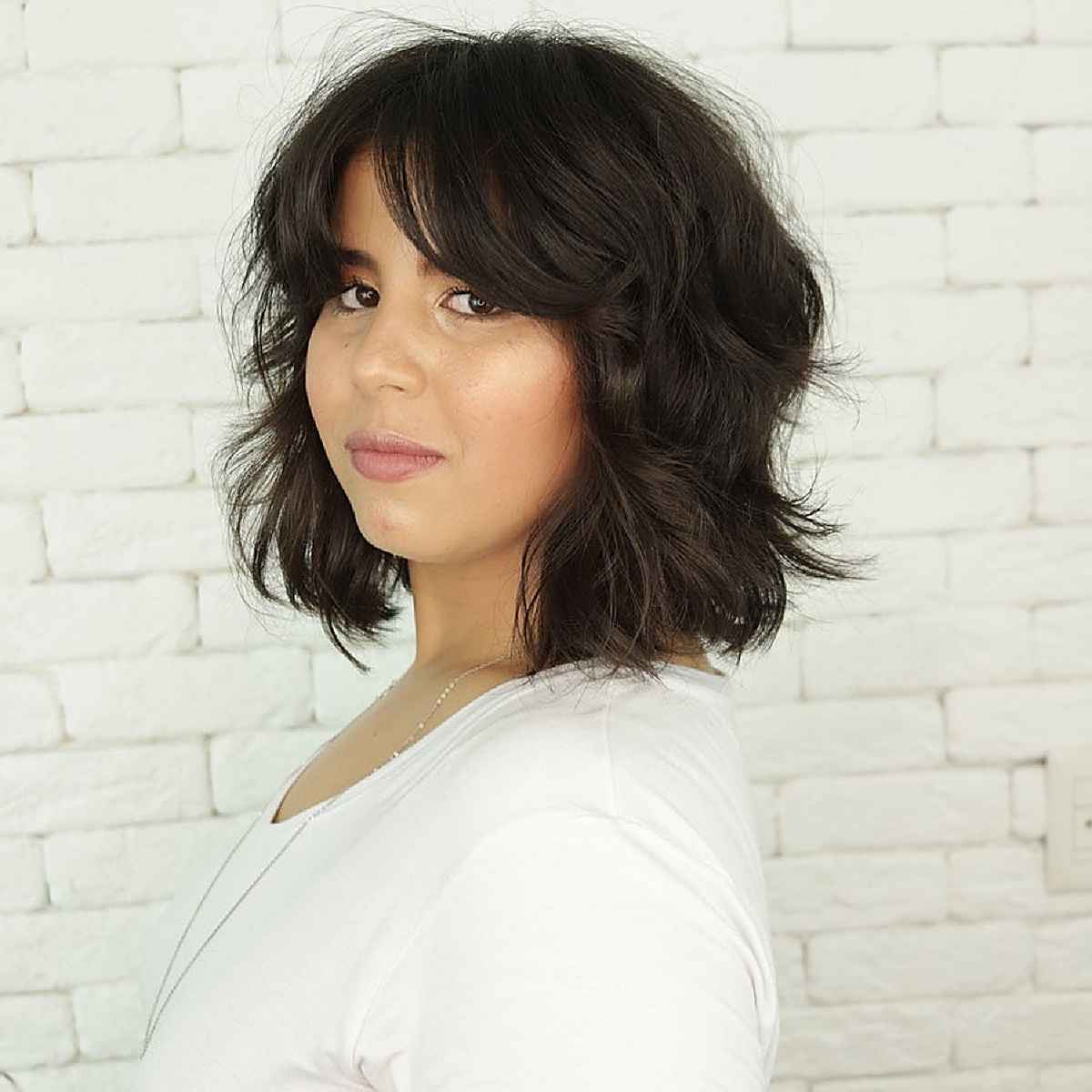26 Best Ways to Wear Curtain Bangs for a Round Face