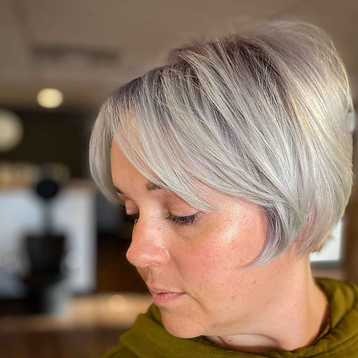 26 Best Ways to Wear Curtain Bangs for a Round Face