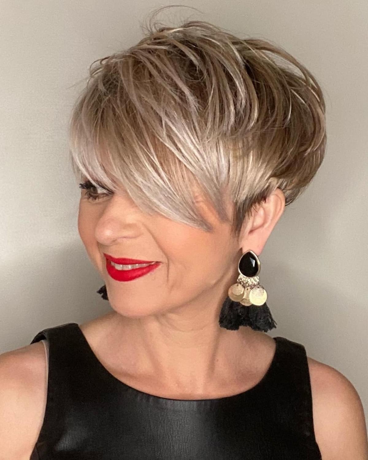 26 Eye-Catching Blonde Pixie Cut Ideas to Show Your Stylist