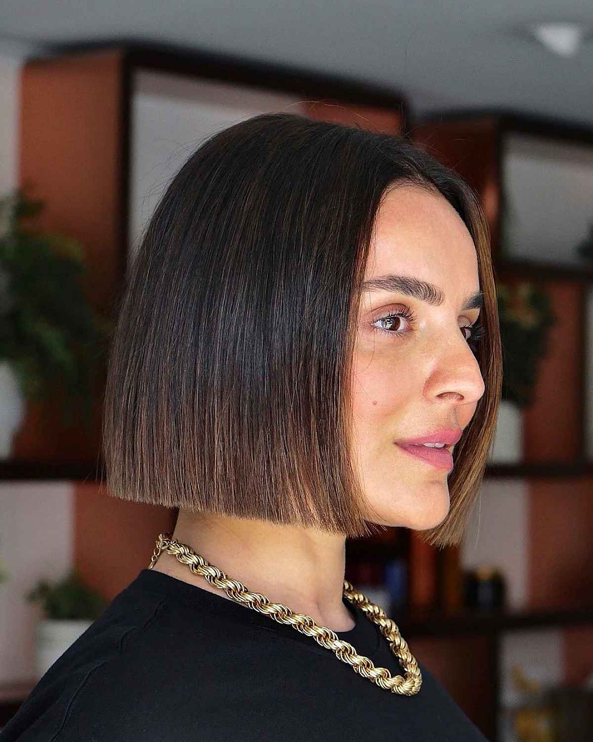 15 Best Short Straight Bob Haircuts for a Sleek Look