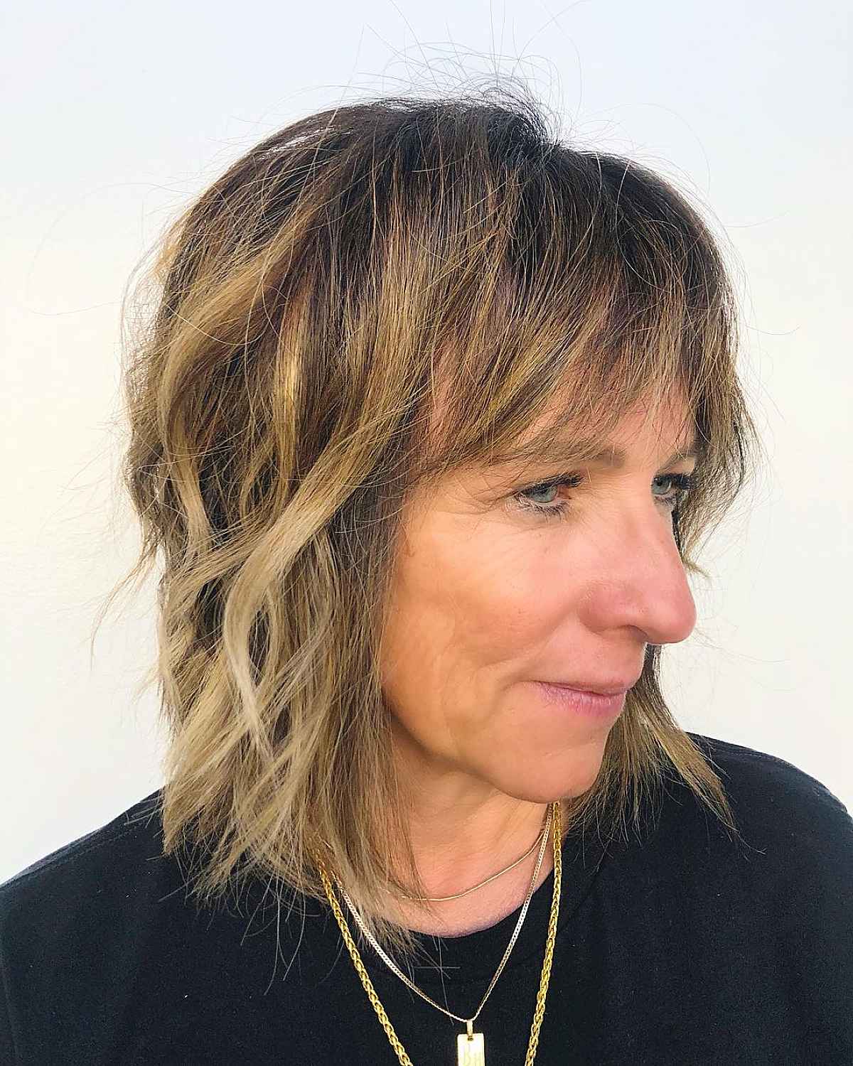 26 Flattering and Trendy Medium-Length Haircuts for Women Over 40