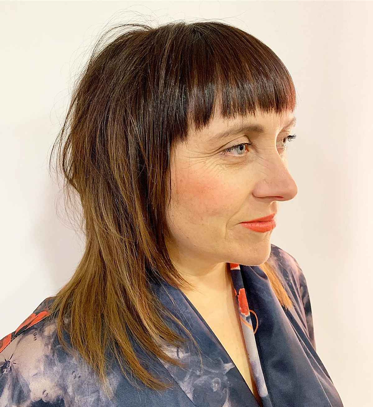26 Flattering and Trendy Medium-Length Haircuts for Women Over 40