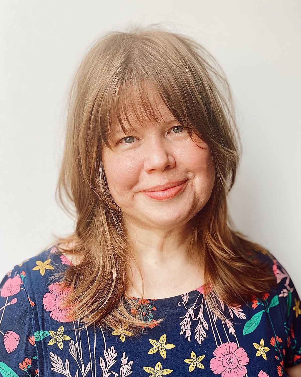 15 Face-Slimming Hairstyles for Women Over 50 and Overweight
