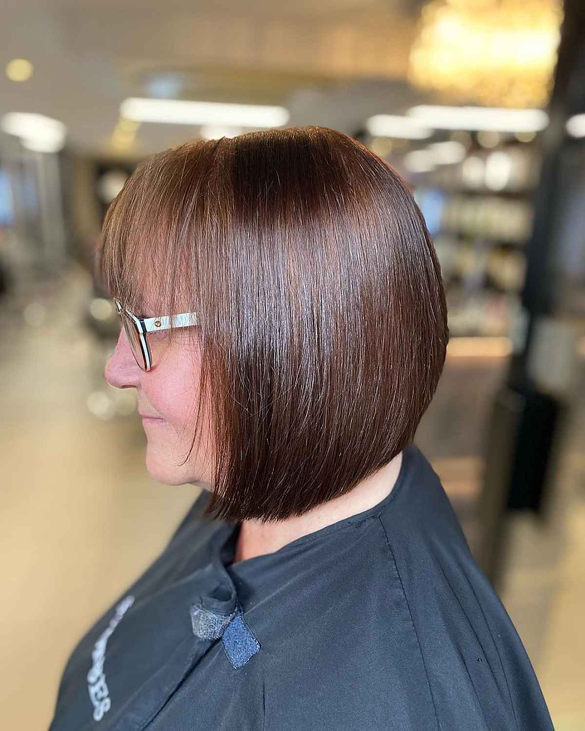 15 Face-Slimming Hairstyles for Women Over 50 and Overweight