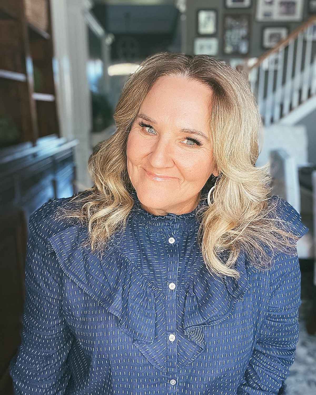 15 Face-Slimming Hairstyles for Women Over 50 and Overweight