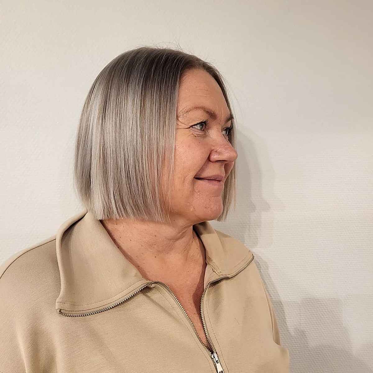 15 Face-Slimming Hairstyles for Women Over 50 and Overweight