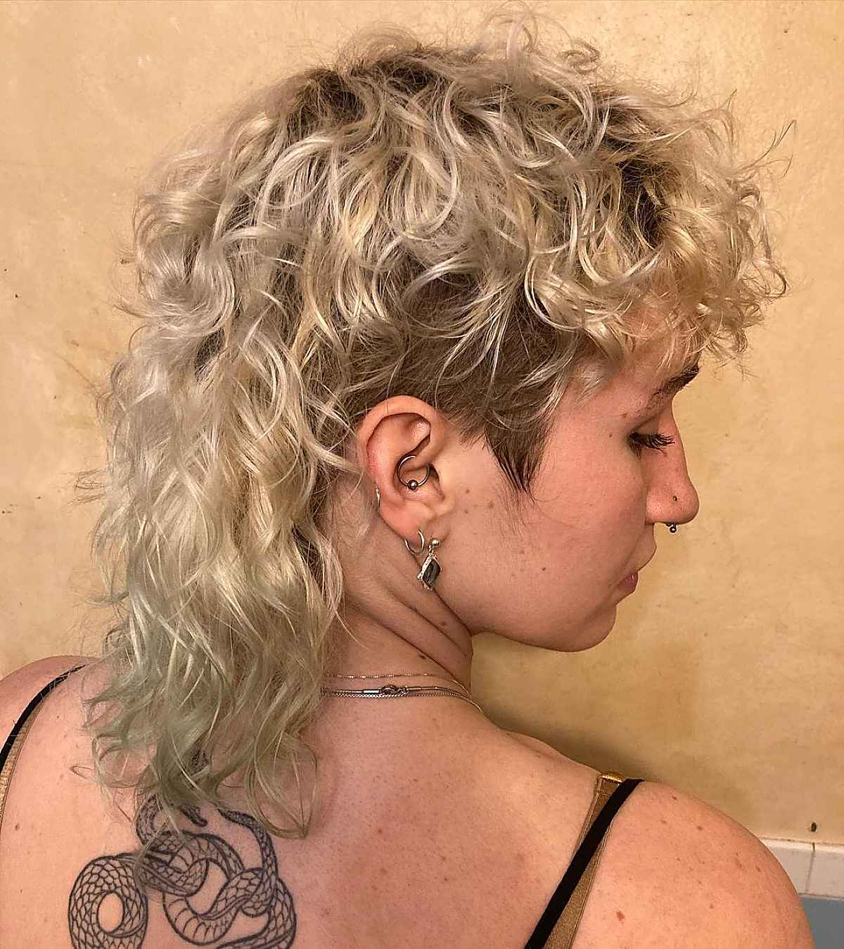 26 Modern Mullet Hairstyles for Girls with Curly Hair