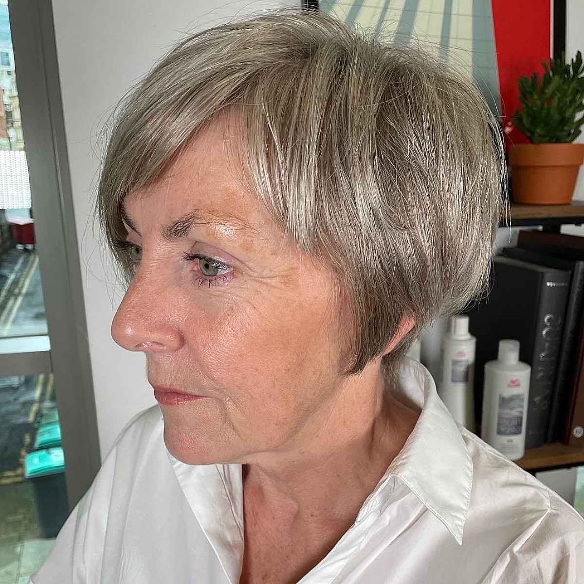 26 Lovely Layered Bob Haircuts for Ladies In Their 60s That Are Easy To Style