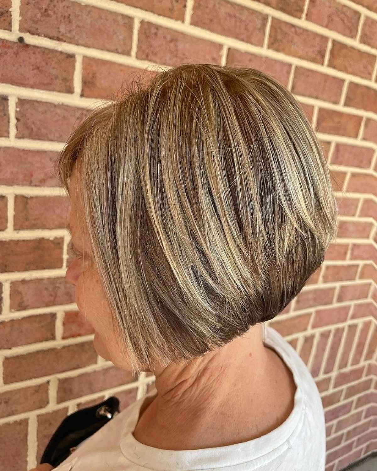 26 Lovely Layered Bob Haircuts for Ladies In Their 60s That Are Easy To Style