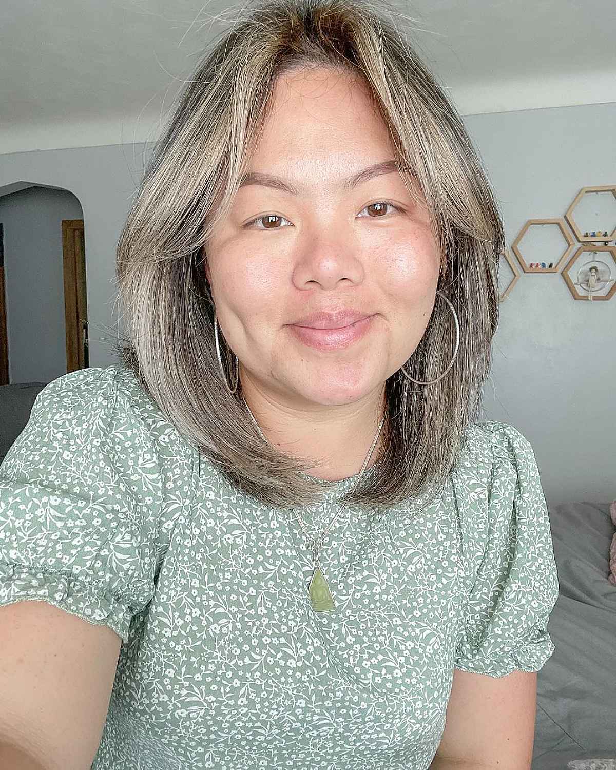 15 Flattering Long Bob Haircuts for Women with Full and Round Faces
