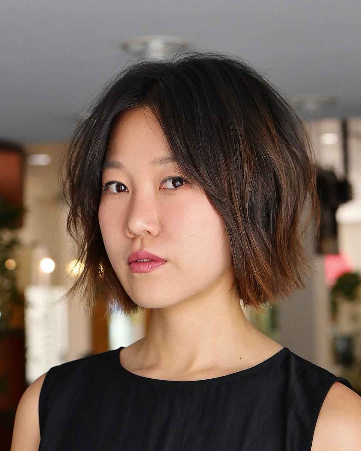 26 Slimming Hairstyles for Women with Full Faces (for Plus-Sized Women)
