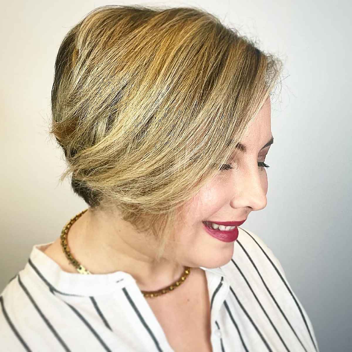 26 Slimming Hairstyles for Women with Full Faces (for Plus-Sized Women)