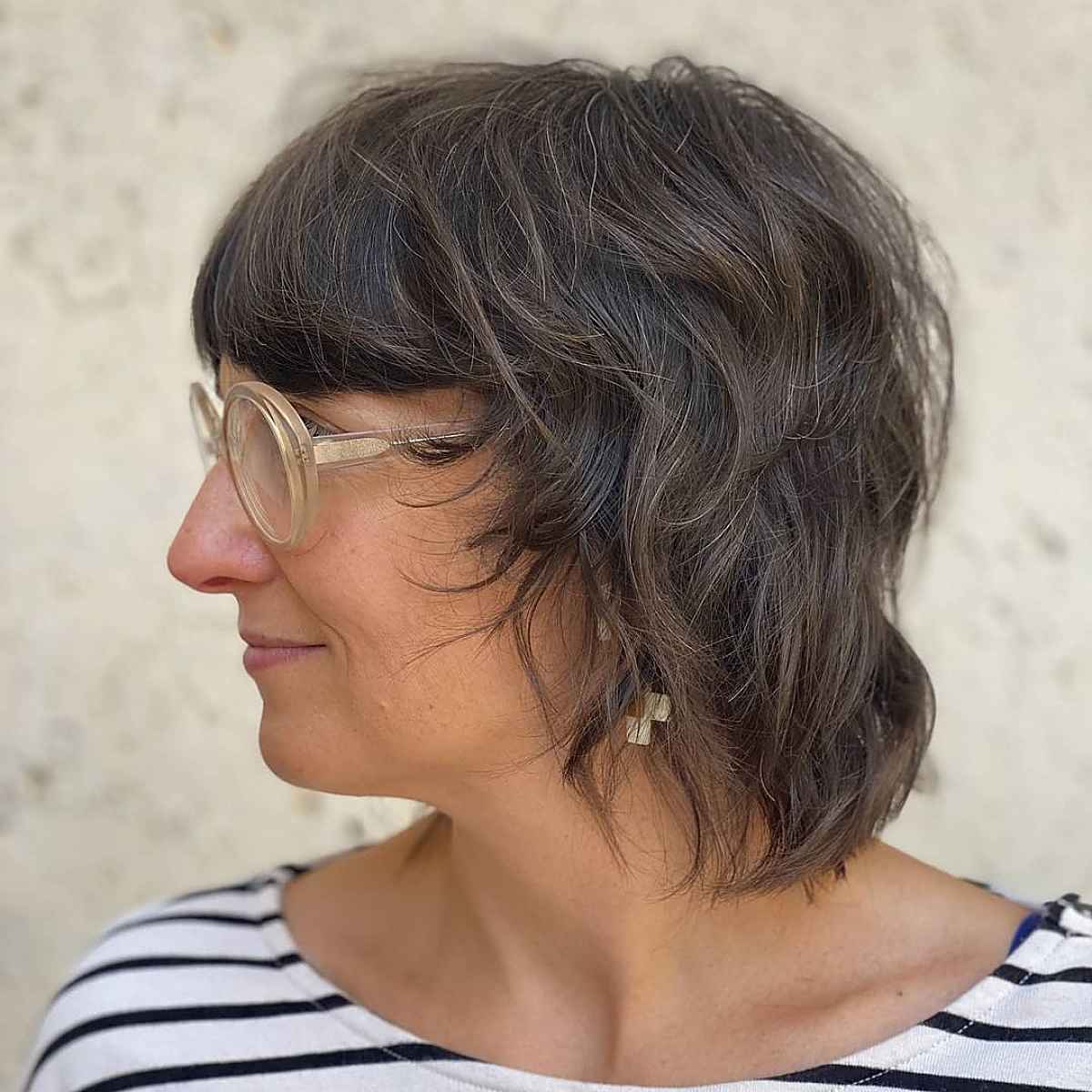 26 Flattering and Trendy Medium-Length Haircuts for Women Over 40