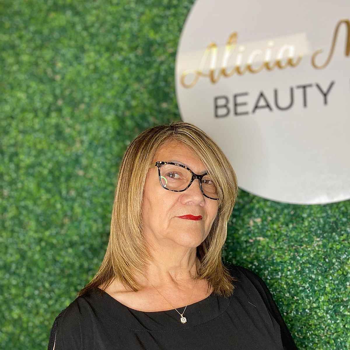 26 Flattering Hairstyles for Women Over 60 with Glasses