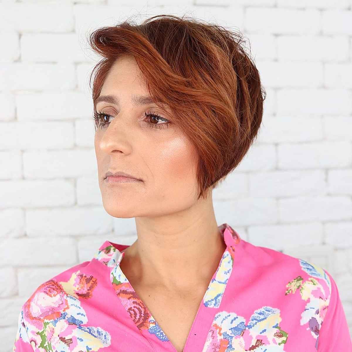 26 Flattering and Trendy Medium-Length Haircuts for Women Over 40