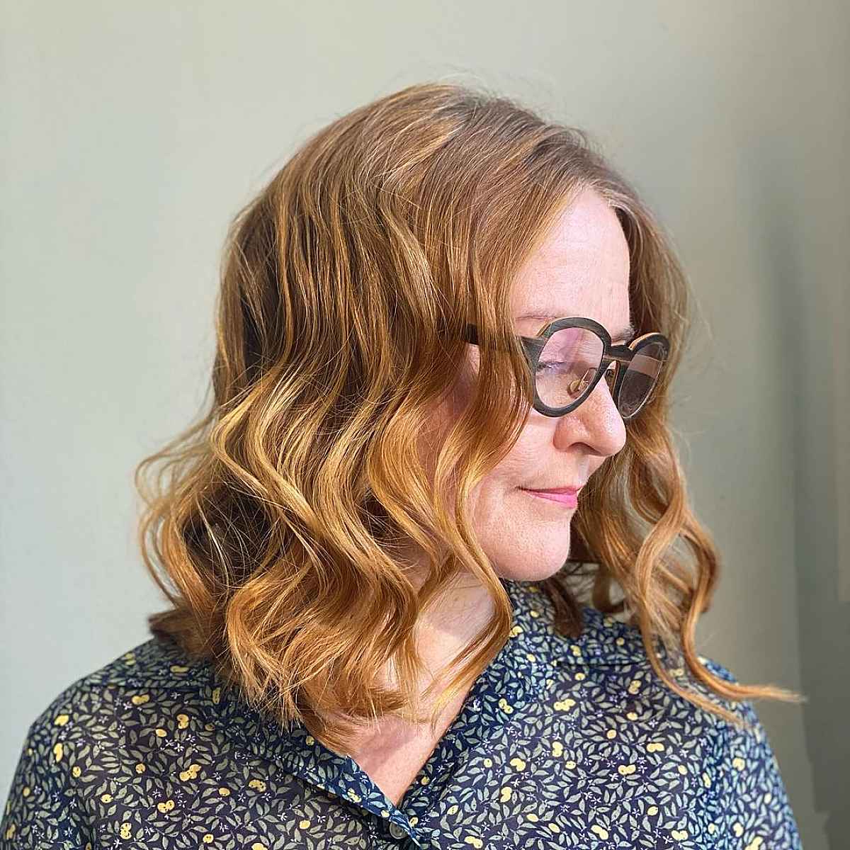 26 Flattering and Trendy Medium-Length Haircuts for Women Over 40