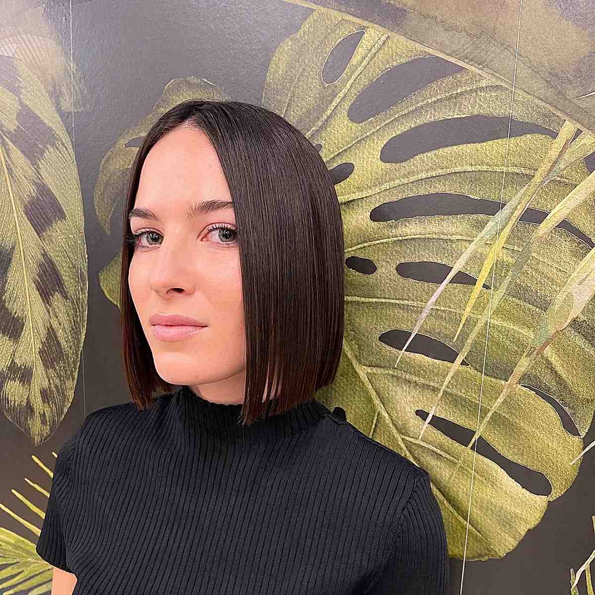 15 Best Short Straight Bob Haircuts for a Sleek Look