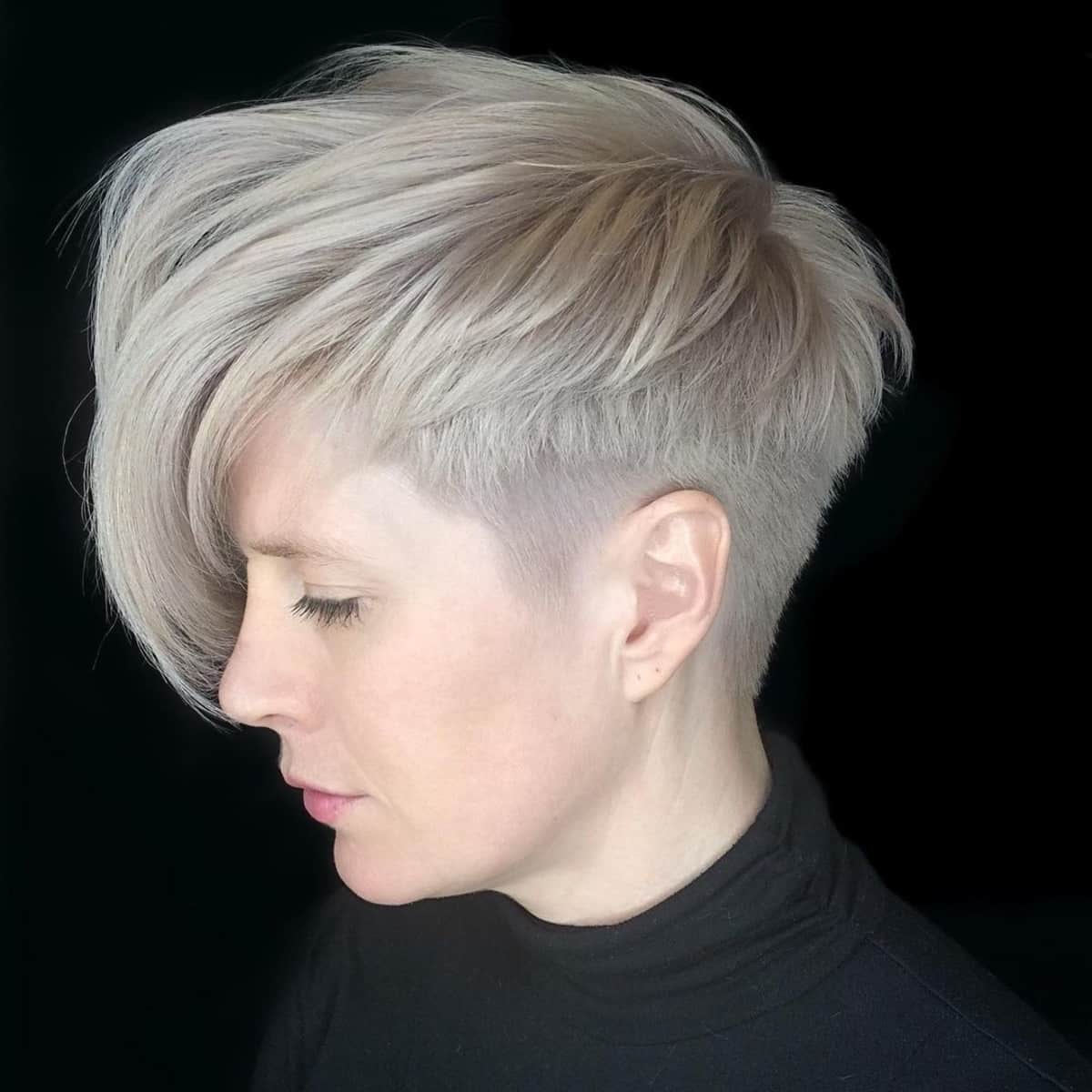 26 Eye-Catching Blonde Pixie Cut Ideas to Show Your Stylist