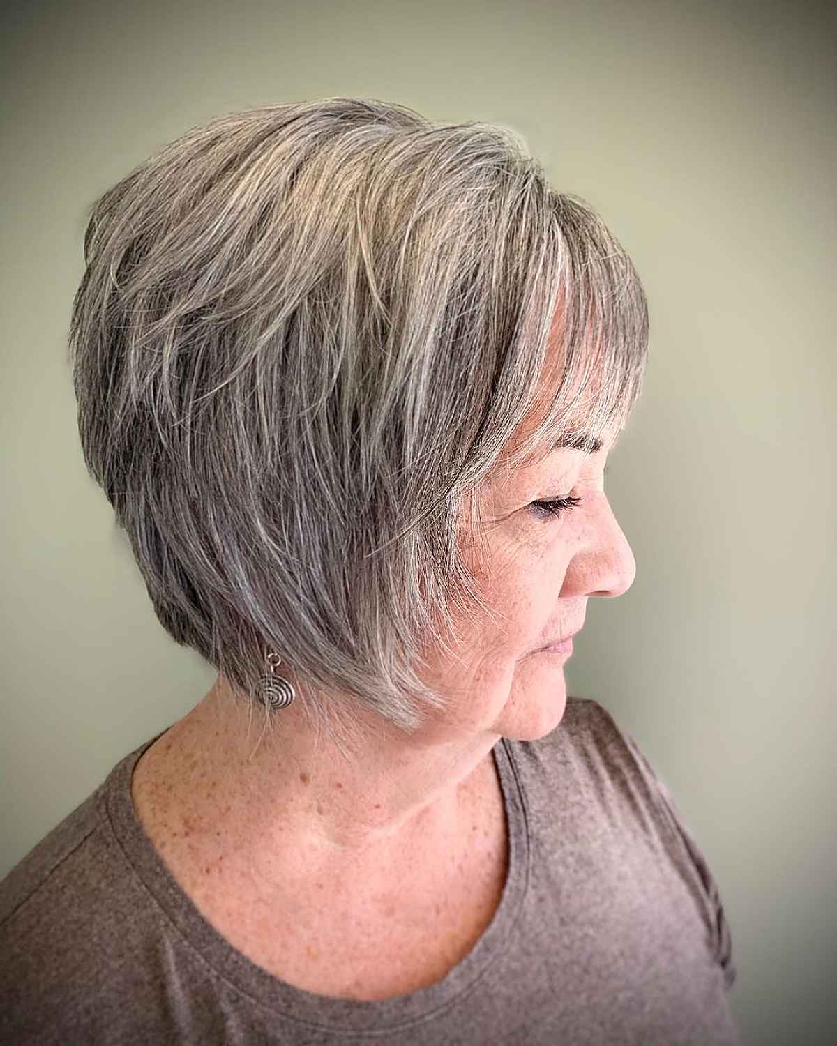 26 Voluminous Hairstyles for Women In Their 60s with Very Thin Hair