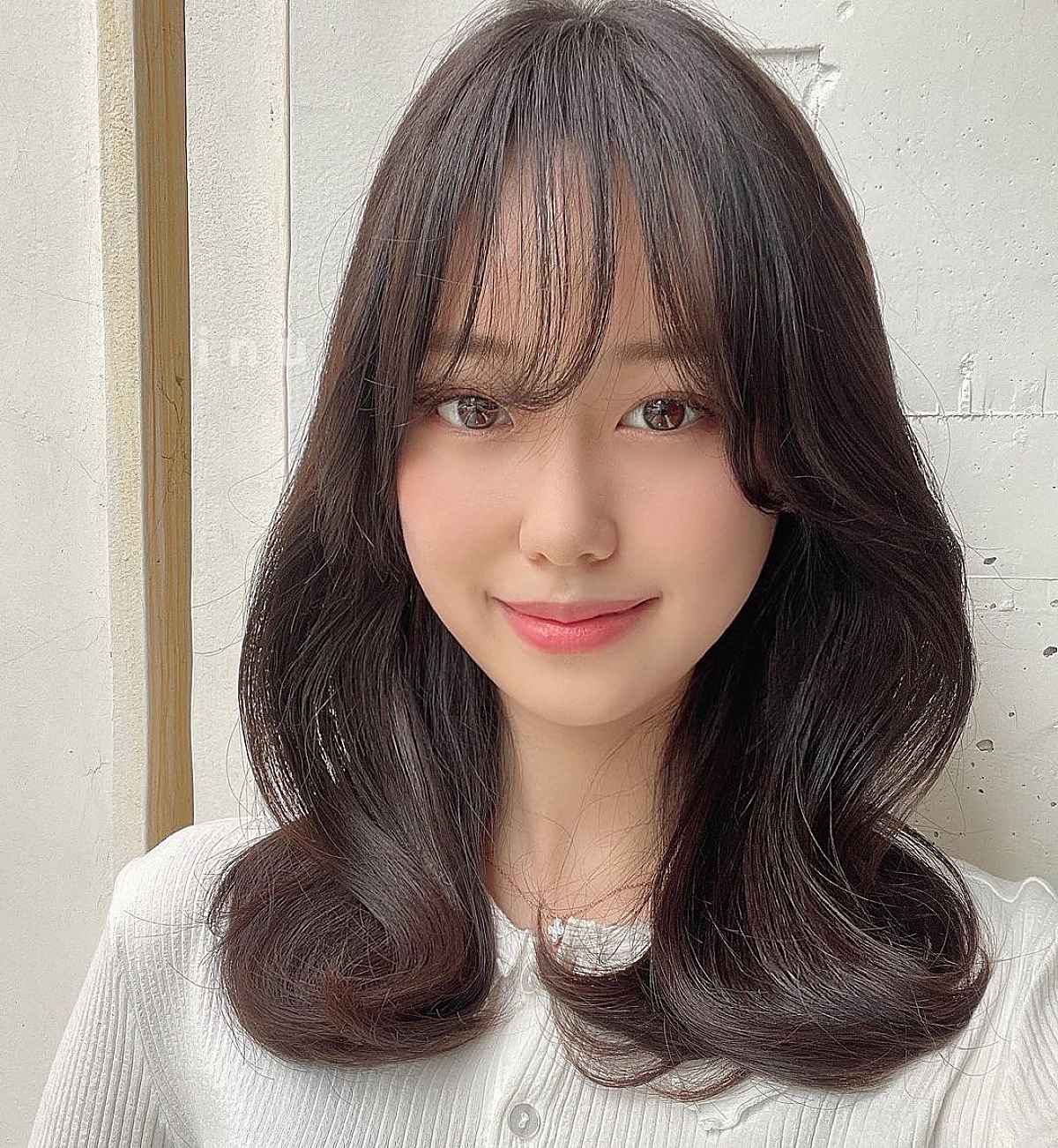 26 Flattering Haircuts for Big Foreheads to Appear Smaller