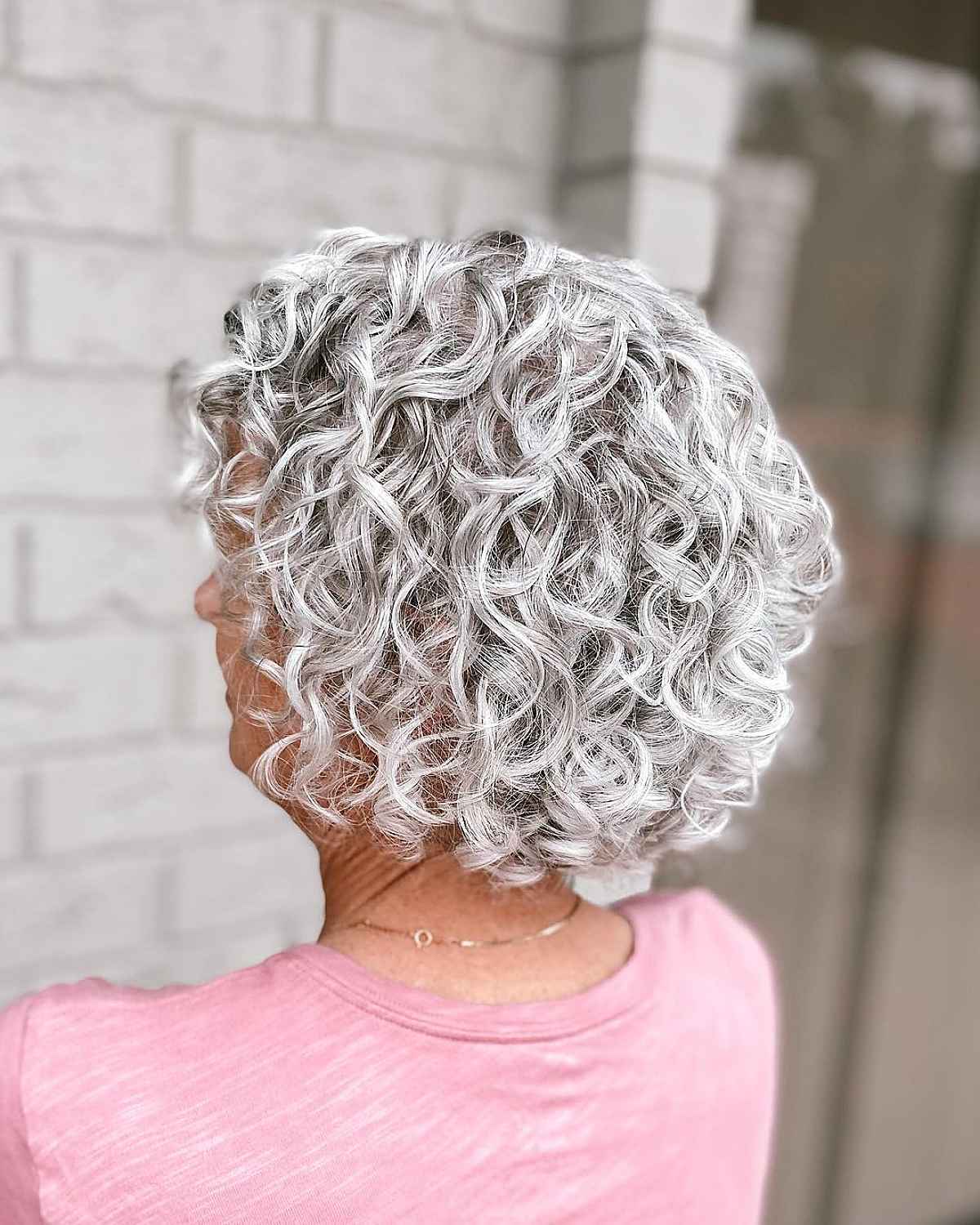 26 Youthful &amp; Stylish Short Haircuts for Women in Their 70s