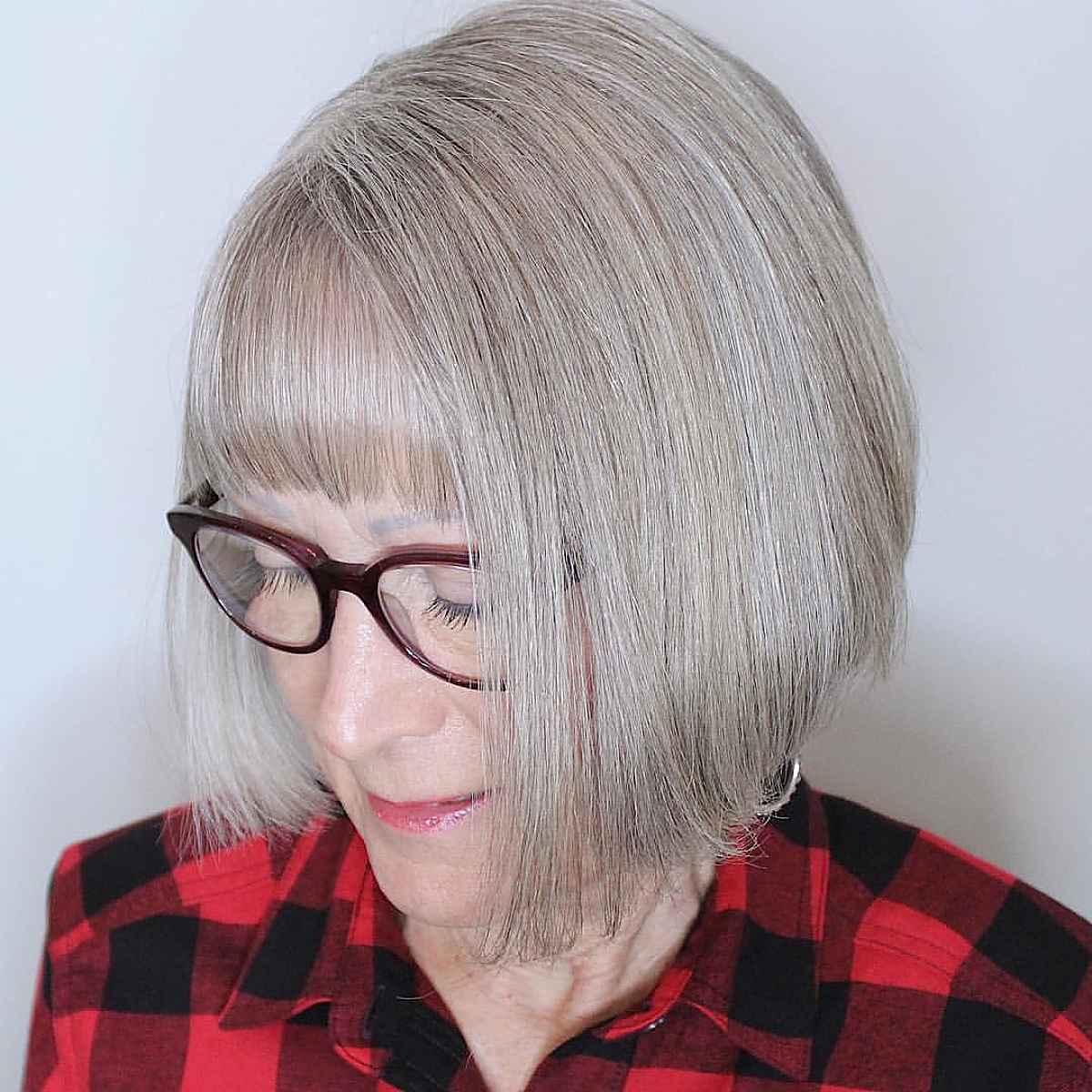 26 Flattering Hairstyles for Women Over 60 with Glasses