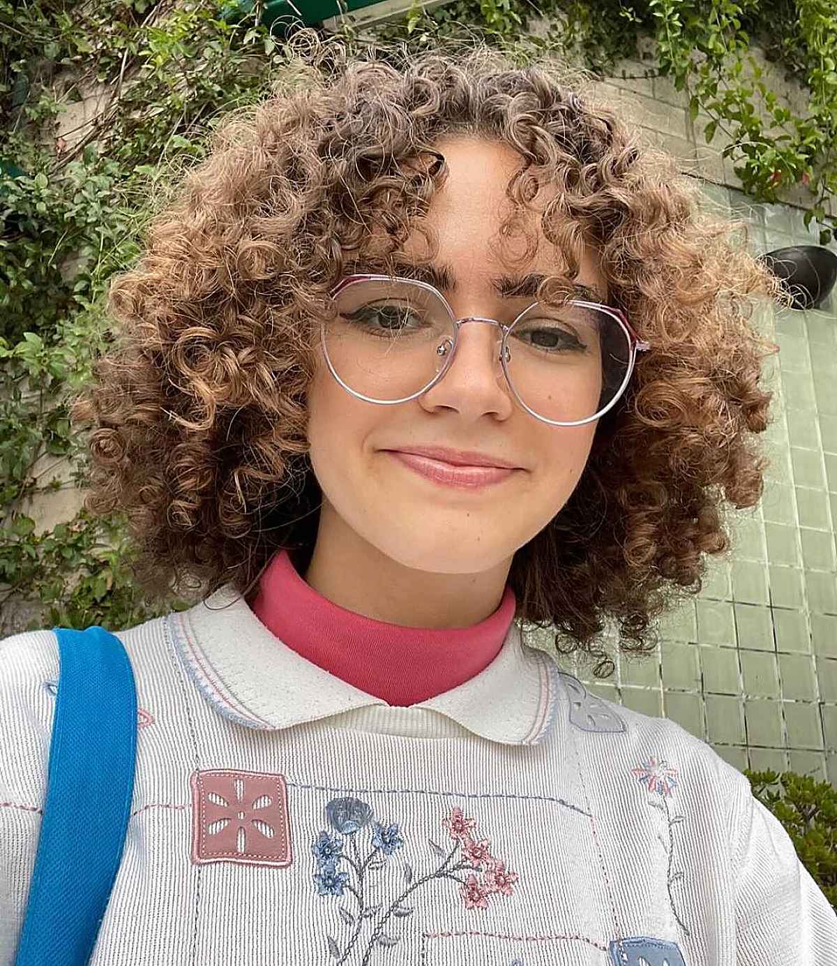 21 Best Ways to Get Curtain Bangs for Curly Hair Right Now