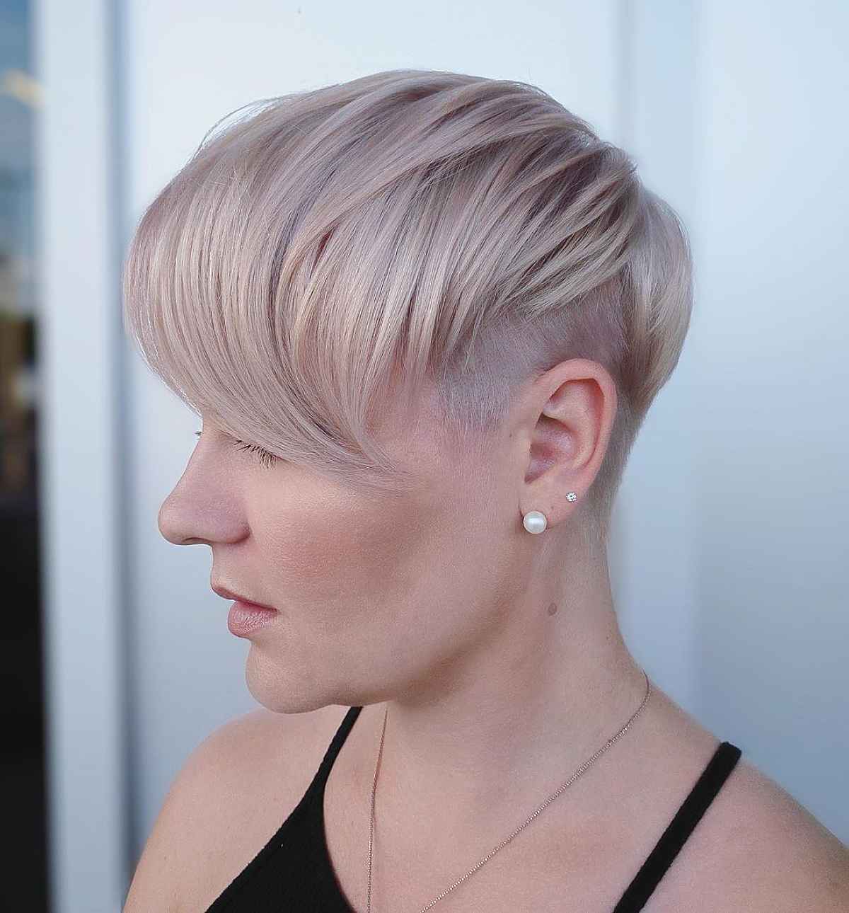25 Best Short Hair with Side Bangs Women Are Getting Right Now