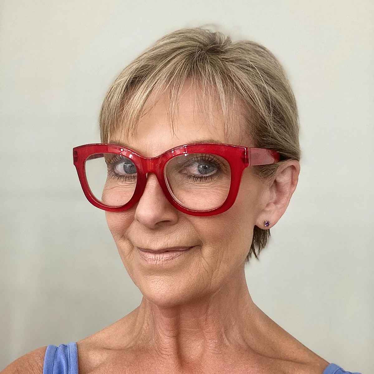 26 Flattering Hairstyles for Women Over 60 with Glasses