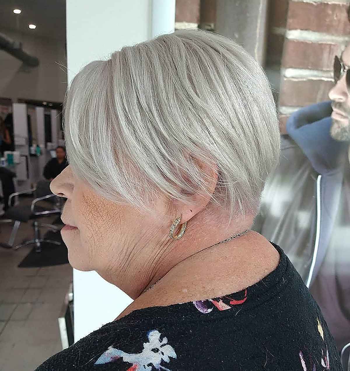 26 Voluminous Hairstyles for Women In Their 60s with Very Thin Hair