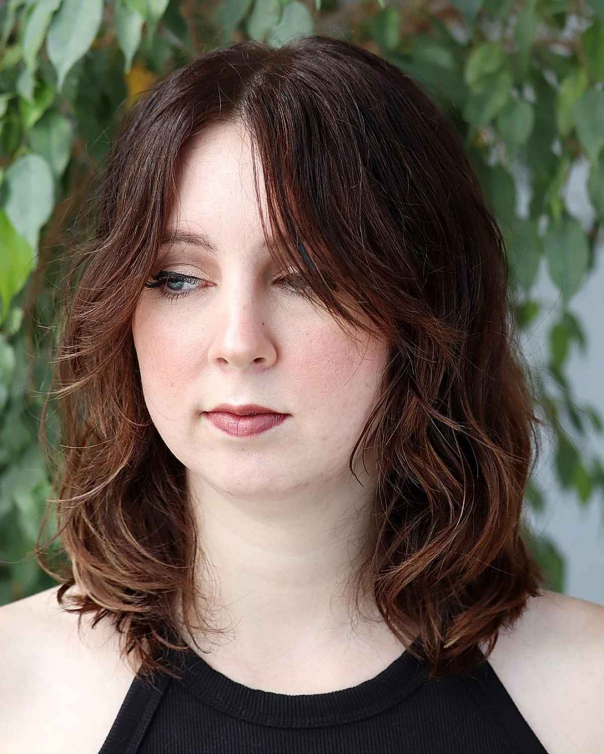 26 Best Ways to Wear Curtain Bangs for a Round Face