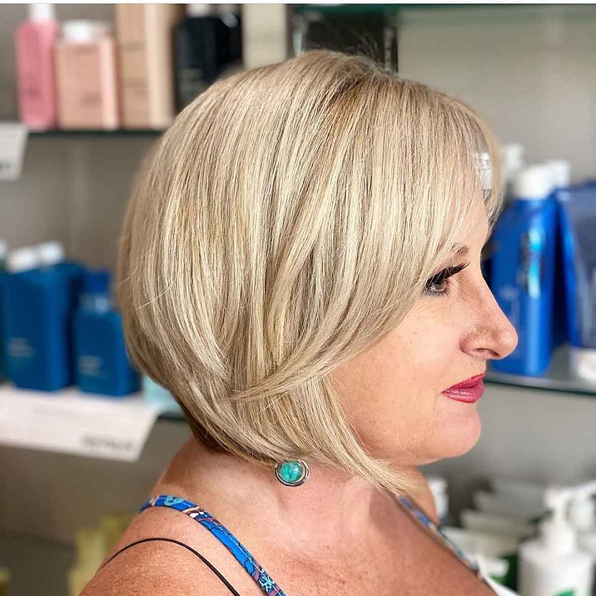 26 Flattering and Trendy Medium-Length Haircuts for Women Over 40
