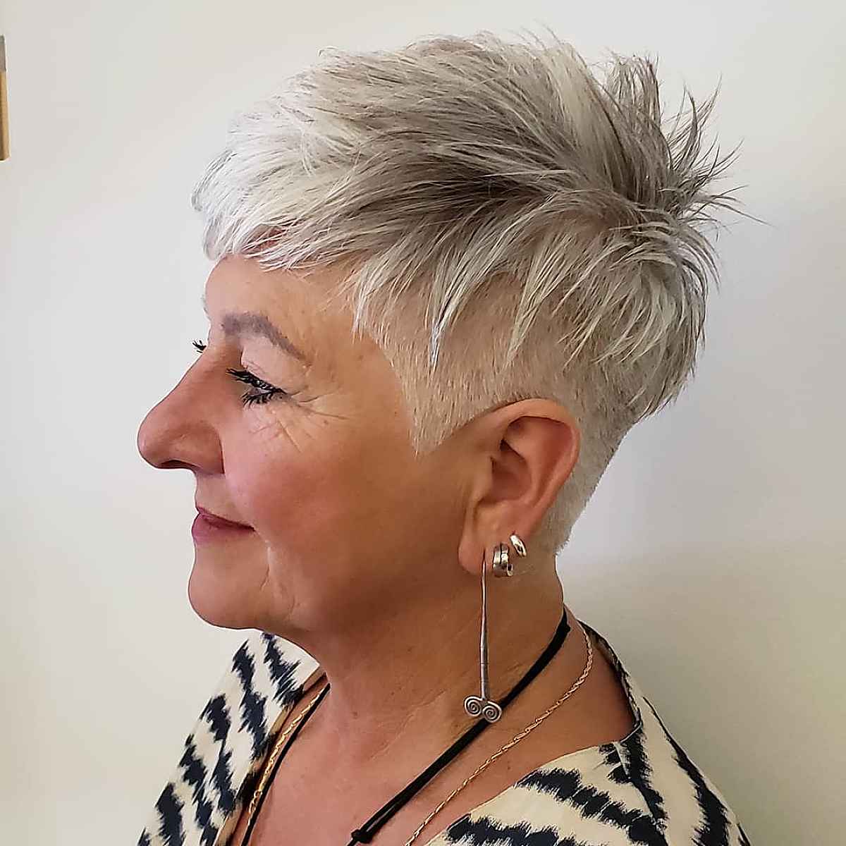 26 Voluminous Hairstyles for Women In Their 60s with Very Thin Hair