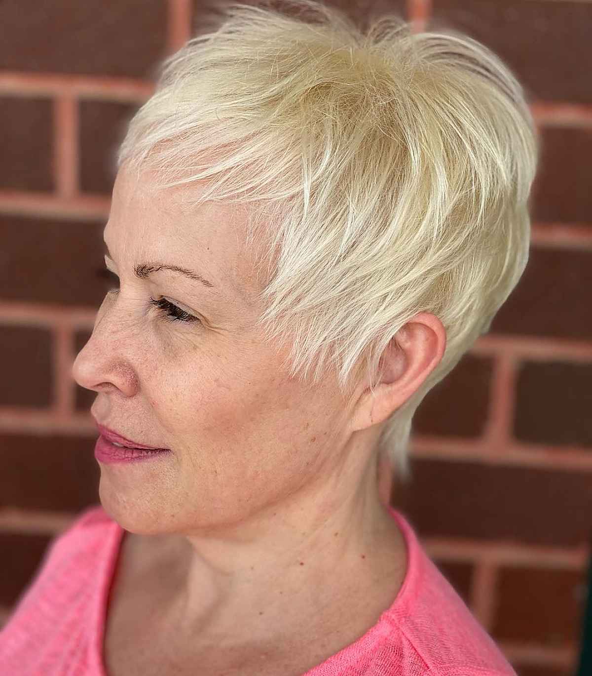 26 Voluminous Hairstyles for Women In Their 60s with Very Thin Hair