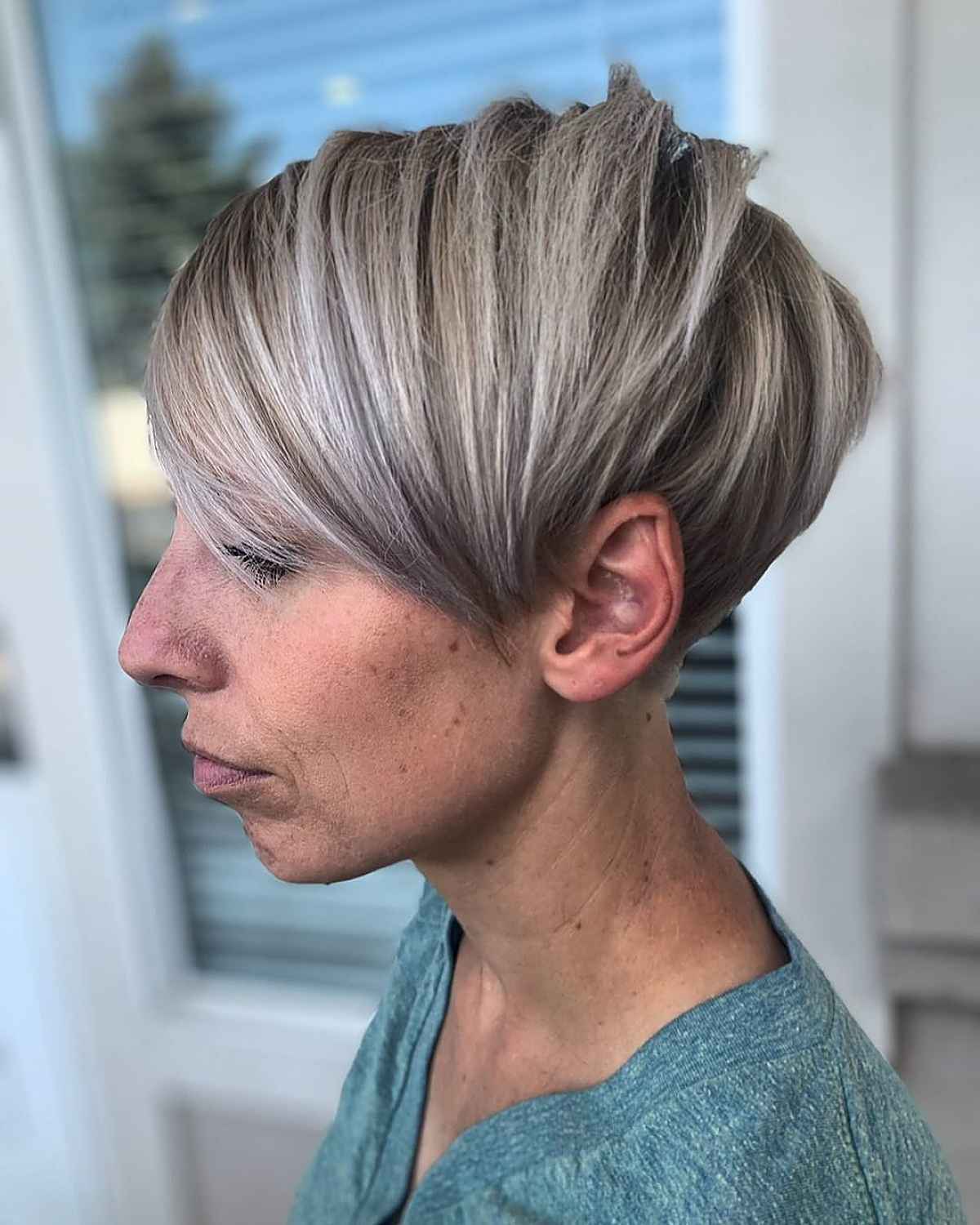 25 Best Short Hair with Side Bangs Women Are Getting Right Now