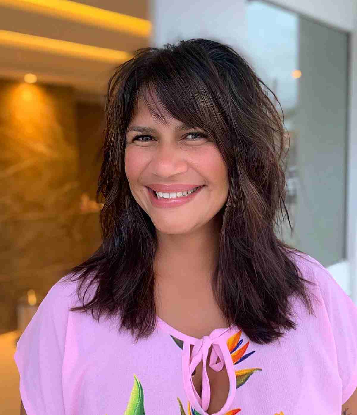 22 Medium Layered Haircuts with Side Bangs for a Chic Combination